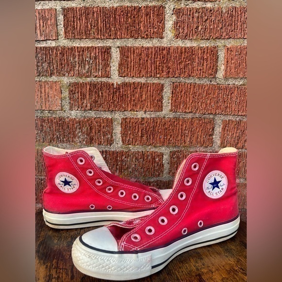 Converse HighTops - Picture 1 of 6